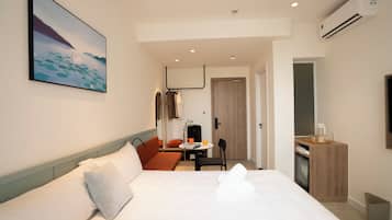 Double Room | In-room safe, desk, laptop workspace, blackout drapes