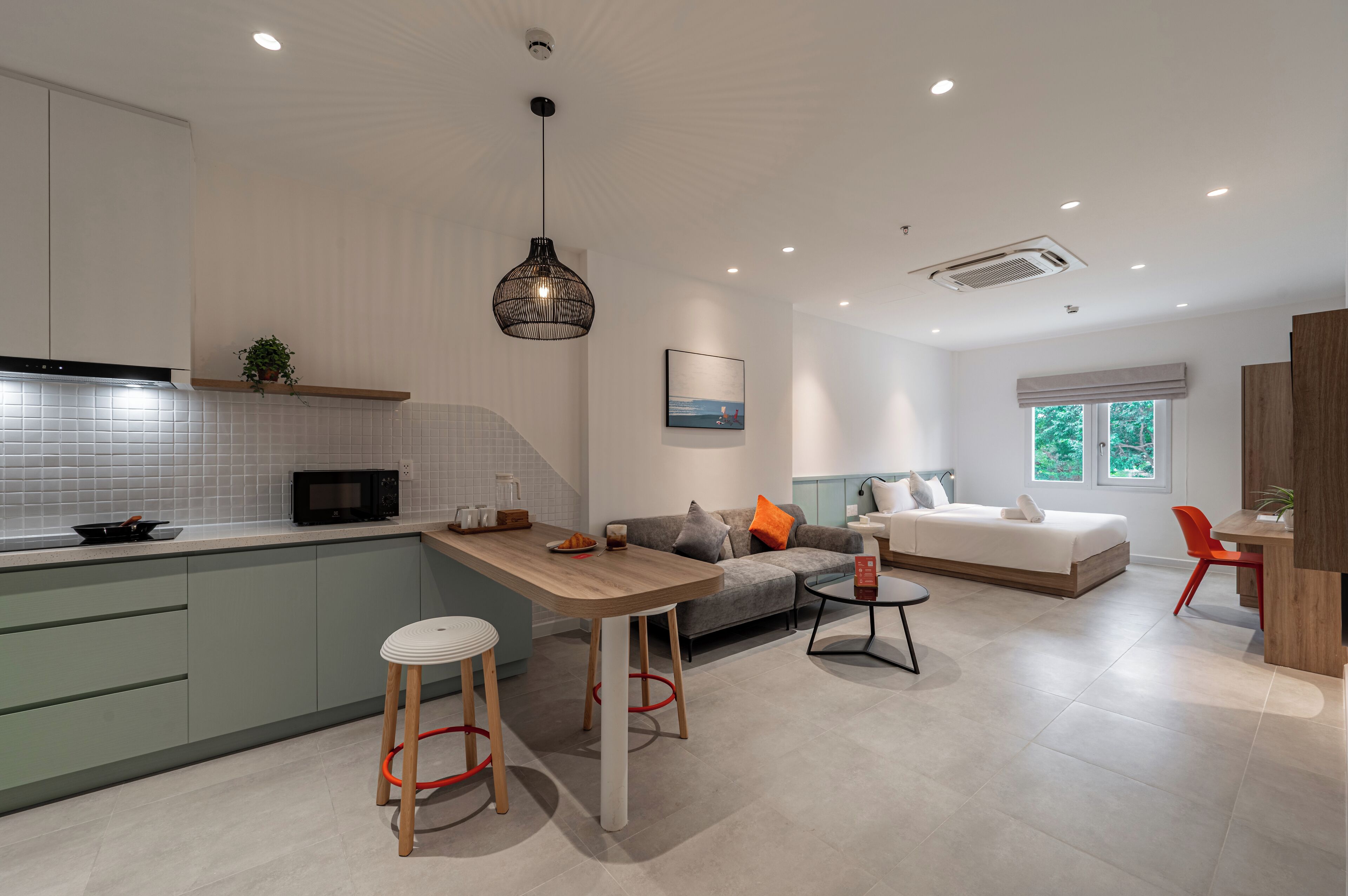 Studio | Két bảo mật tại phòng, bàn, màn/rèm cản sáng, bàn ủi/dụng cụ ủi quần áo 