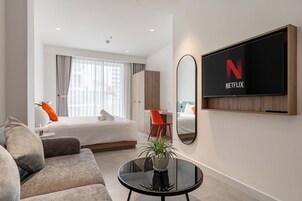 Deluxe Studio, 1 King Bed | In-room safe, desk, blackout drapes, iron/ironing board