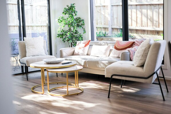 Deluxe Townhome, Garden View | Living area