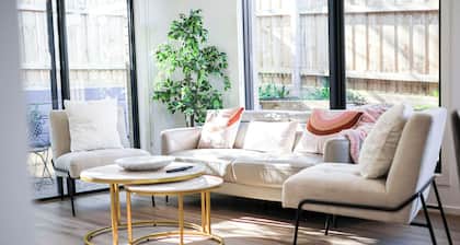 StayAU Officer Newly 5BRM Homley Villa House