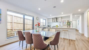 Deluxe Townhome, Garden View | Living area