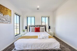 Deluxe Townhome, Garden View | Room amenity