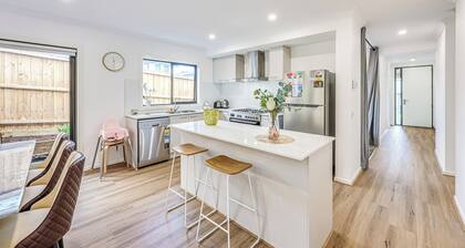 StayAU Officer Newly 5BRM Homley Villa House