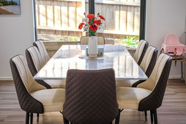 Deluxe Townhome, Garden View | Living area