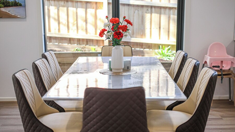 StayAU Officer Newly 5BRM Homley Villa House