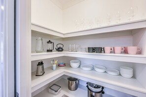 Deluxe Townhome, Garden View | Private kitchen