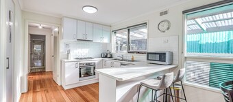 StayAU Newly Modern Comforts 3BRM Home Cranbourne