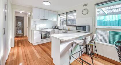 StayAU Newly Modern Comforts 3BRM Home Cranbourne