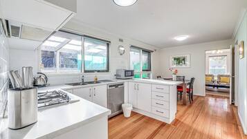 Executive One Bedroom Twin Apartment | Private kitchenette