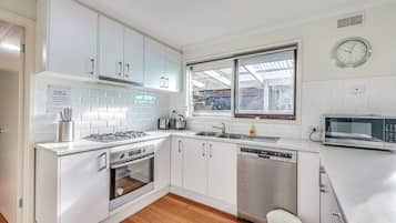 Executive One Bedroom Twin Apartment | Private kitchenette