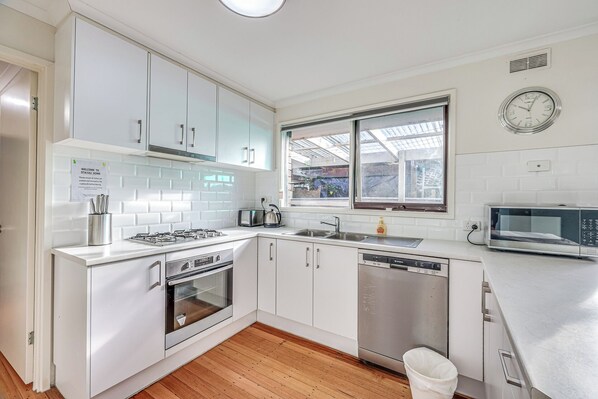 Executive One Bedroom Twin Apartment | Private kitchenette