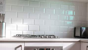 Executive One Bedroom Twin Apartment | Private kitchenette