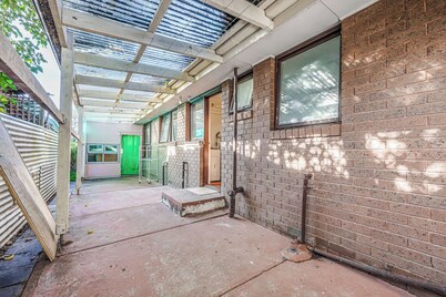 Cranbourne的StayAU全新现代舒适三卧室住宅