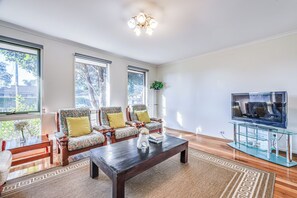 Executive One Bedroom Twin Apartment | บริเวณนั่งเล่น