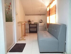 Superior Room, 2 Twin Beds | Living area | 32-inch TV with cable channels