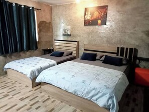 Triple Room | Desk, free WiFi - Ingna Resort (Pho Prathap Chan)