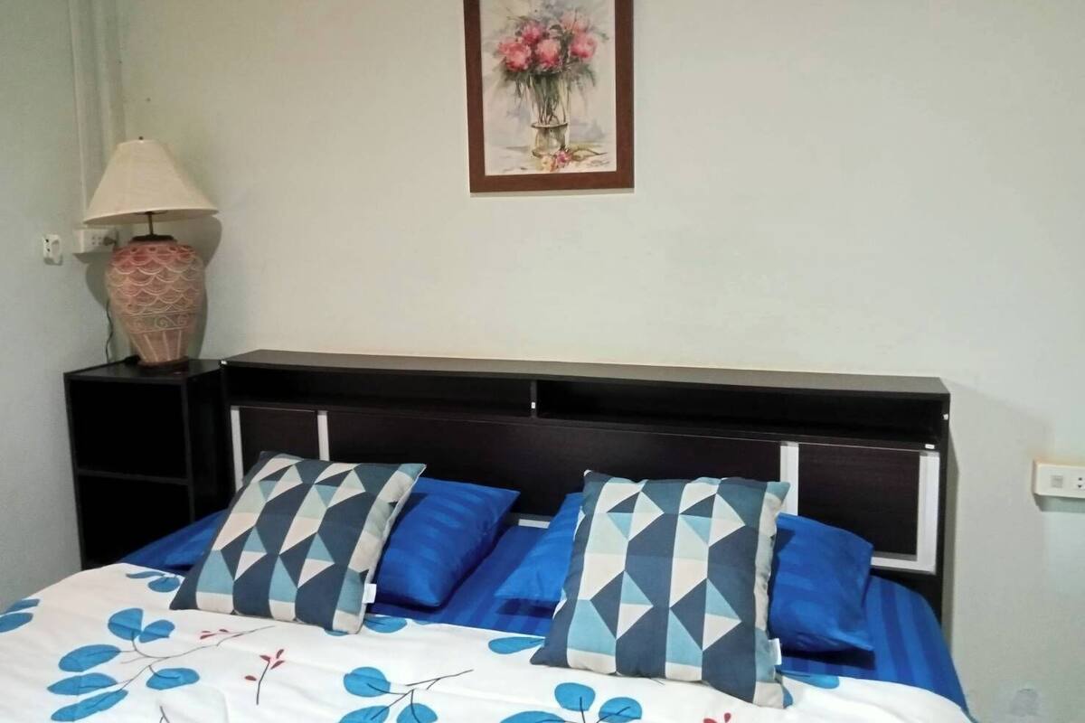 Desk, free WiFi, bed sheets