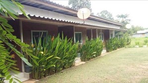 A single-story building with a flat roof and satellite dish. - Ingna Resort (Chanuman)