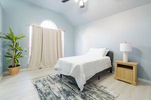 4 bedrooms, WiFi, bed sheets, wheelchair access - Stylish fab 4 Bedroom house near lake Ray Hubbard (Rockwall)