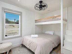 3 bedrooms, iron/ironing board, free WiFi, bed sheets