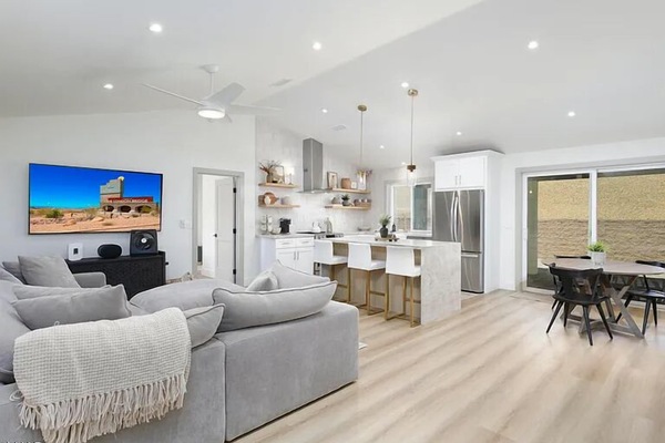 Smart TV, videojuegos, mesa de ping pong