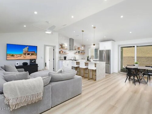 The Rivera Resthouse – Amazing amenities just 5 mins from the marina!