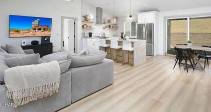 The Rivera Resthouse – Amazing amenities just 5 mins from the marina!