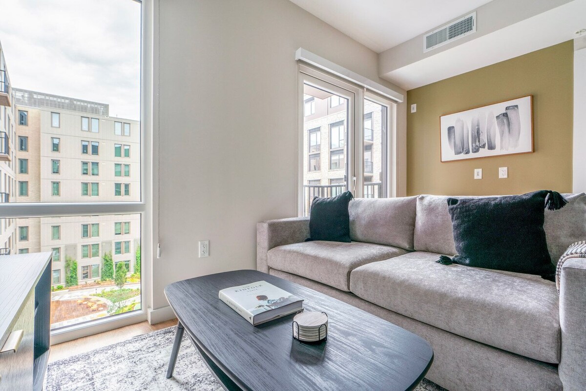 Blueground | Columbia Heights, pool, nr Meridian Hill Park