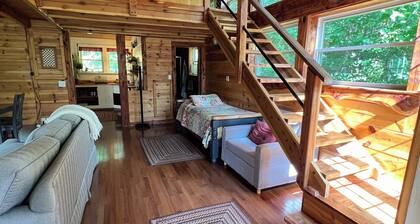 Porch & Pines Cottage with a View