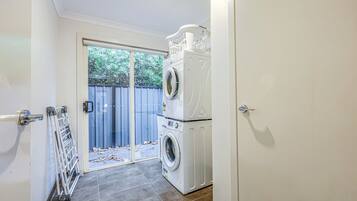 Townhouse Deluks, pemandangan kebun | Kamar mandi