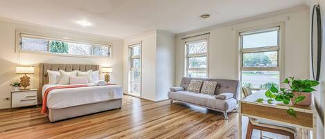 Deluxe Townhome, Garden View | Iron/ironing board, free WiFi