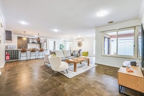 Interior - StayAU Newly 8 Beds Spacious Home in Derrimut (Derrimut)