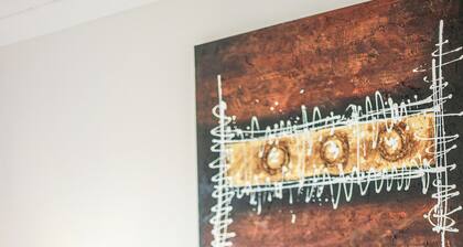 StayAU Newly 8 Beds Spacious Home in Derrimut