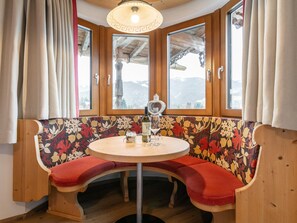 Dining - Holiday Apartment with wellness & Premium Card (Wildschönau)