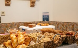 Dining - Holiday Apartment with wellness & Premium Card (Wildschönau)