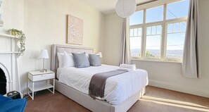 Casa adosada Deluxe, vistas a la ciudad | Tabla de planchar con plancha y wifi gratis