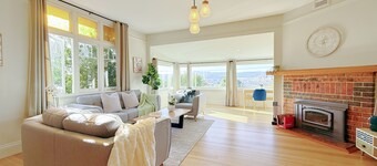 StayAU 2BR Home w/ Stunning Views in Tasmania