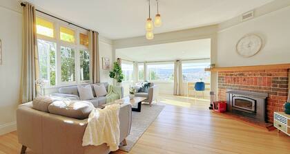 StayAU 2BR Home w/ Stunning Views in Tasmania