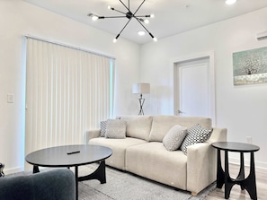 TV - Stylish 2B2B Condo in Atlanta (Atlanta)