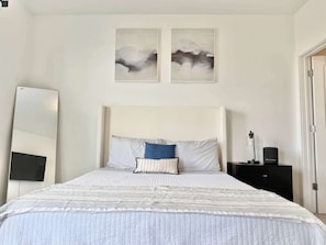 2 bedrooms, iron/ironing board, WiFi, bed sheets - Stylish 2B2B Condo in Atlanta (Atlanta)