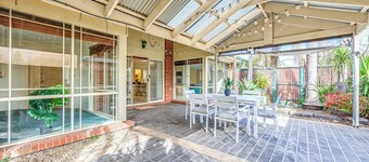 StayAU Family Retreat w/Pool Table in Cranbourne