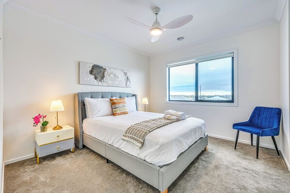 Deluxe Townhome, Garden View | Room amenity