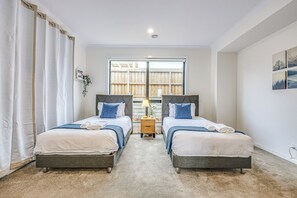 Deluxe Townhome, Garden View | Room amenity