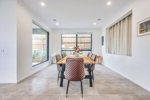 Casa de ciudad Deluxe, vista al jardín | Área de sala de estar