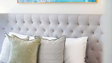 Deluxe Townhome, Garden View | Room amenity