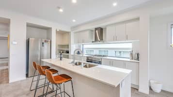 Deluxe Townhome, Garden View | Living area