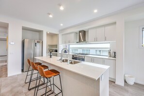 Deluxe Townhome, Garden View | Living area