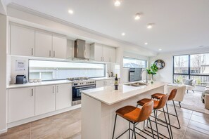 Deluxe Townhome, Garden View | Living area