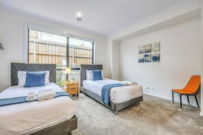 Deluxe Townhome, Garden View | Room amenity